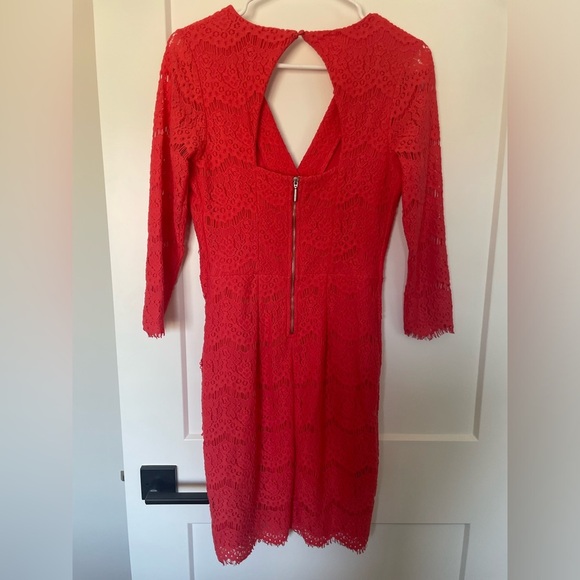 GUESS Coral Lace Bodycon Dress – Size M - Picture 10 of 11